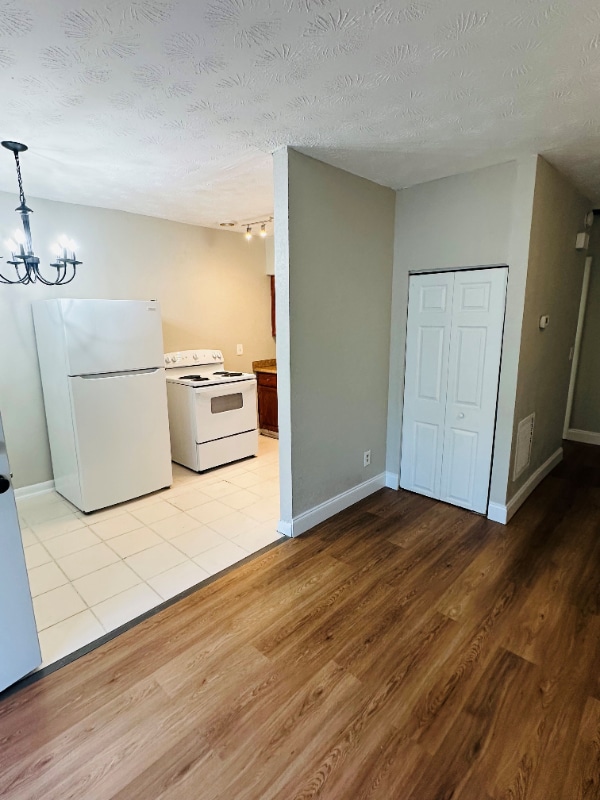 Building Photo - 7114 Ken Knight Dr W