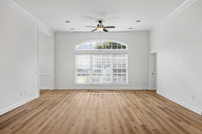 Building Photo - Large townhome in the Desirable Southbridge Community