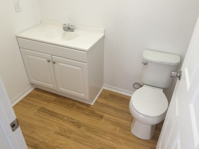 Building Photo - 910 Lane Ave