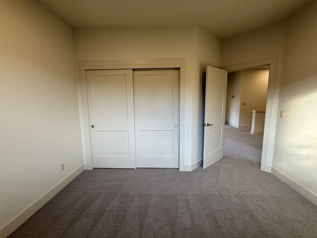 Building Photo - 1722 Castlerock Ave