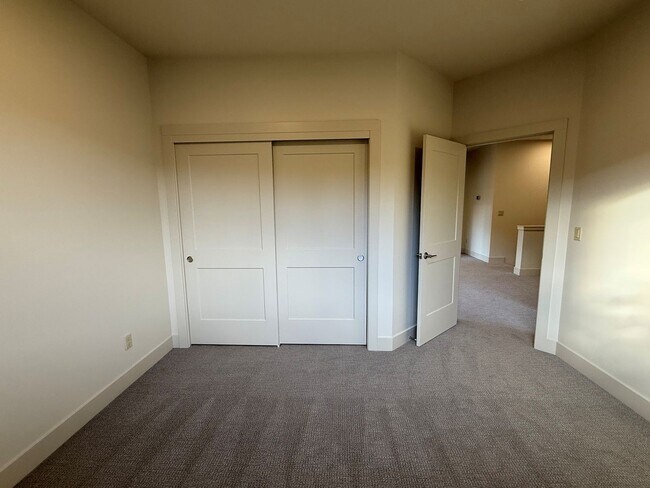 Building Photo - Now renting brand-new 3 bedroom, one study/Den, 2.5 bathroom House,  visit our website at www.sti...
