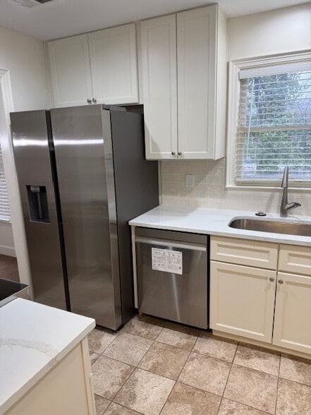 Building Photo - 343 S Church St