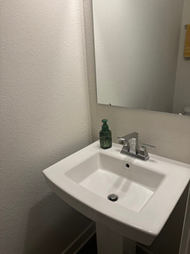 Building Photo - 140 Spring Grove Way