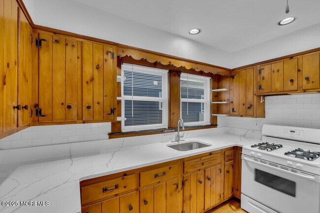 Building Photo - 407 Newark Ave