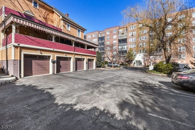 Building Photo - 55 S Fullerton Ave