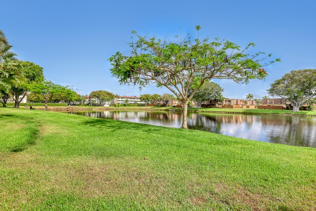 Building Photo - 712 Springdale Cir