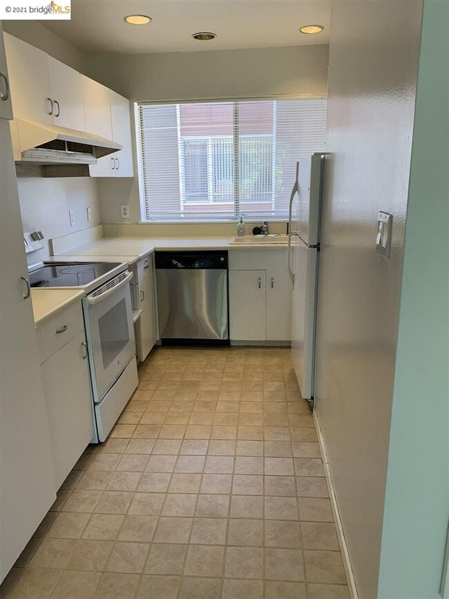 Building Photo - 2601 College Ave