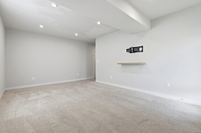 Building Photo - 5714 Richmanor Terrace