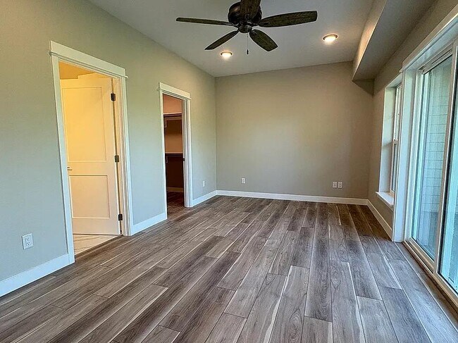 Building Photo - 3621 Sussex Dr