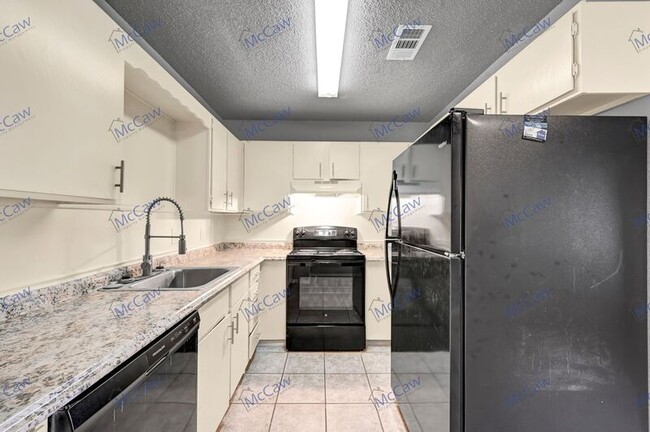 Building Photo - 409 Rockcrest Dr