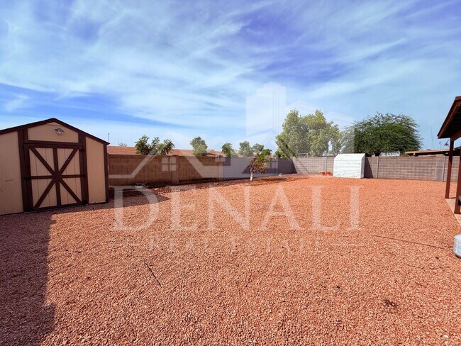 Building Photo - 2601 E Hopi Ave