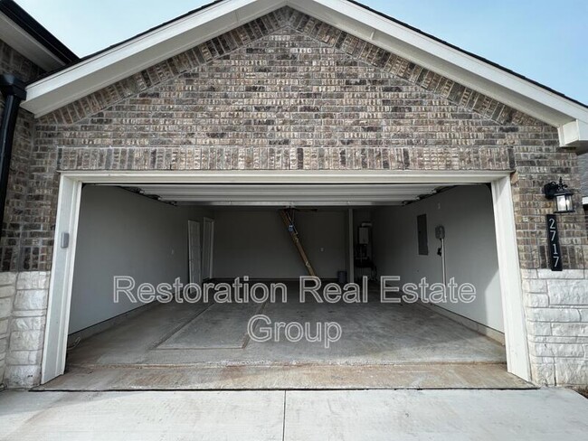 Building Photo - 2717 Dennis Dr