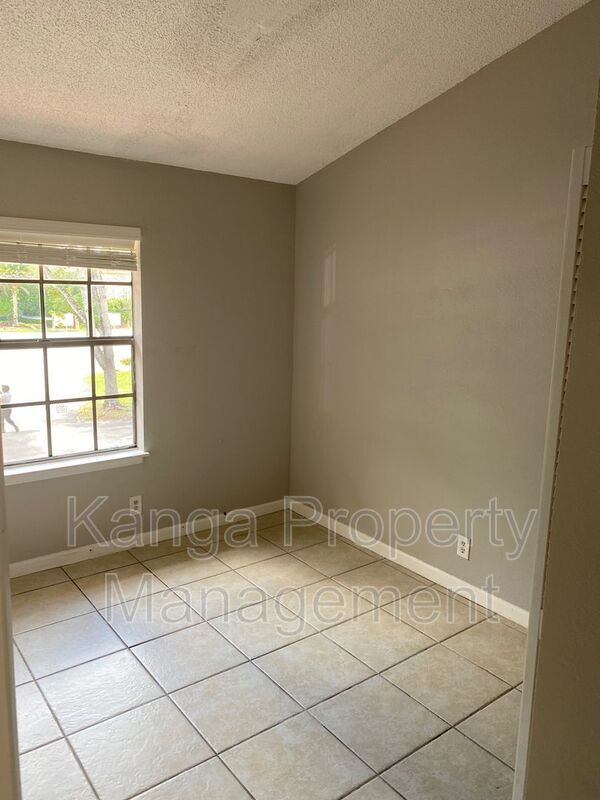 Building Photo - 3519 Coral Springs Dr