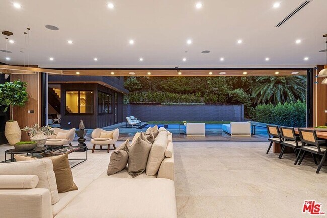 Building Photo - 9031 Alto Cedro Dr