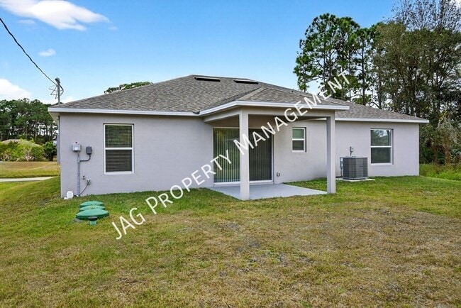 Building Photo - 615 Chaloupe St SE