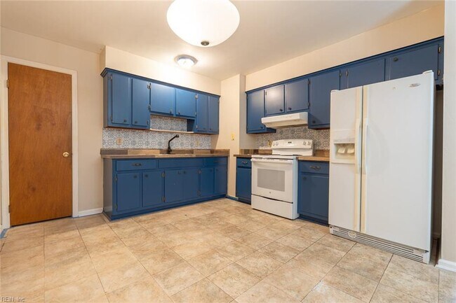 Building Photo - 3100 Norway Pl