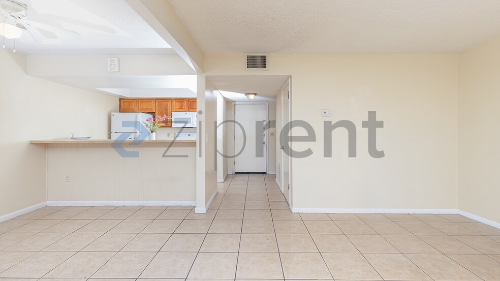Building Photo - Unit
