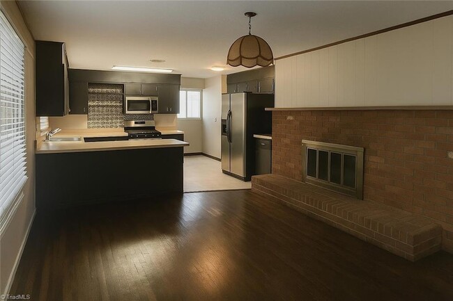 Building Photo - 1505 Turfwood Dr