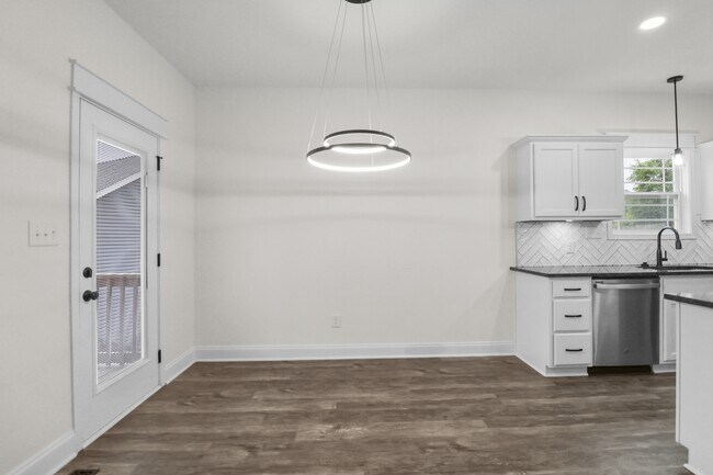 Building Photo - 525 Woodtrace Dr