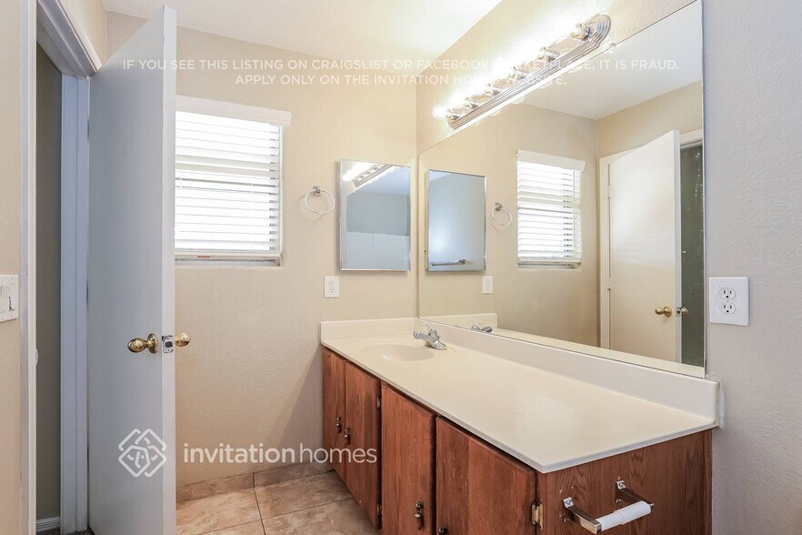 Building Photo - 8321 W Avalon Dr