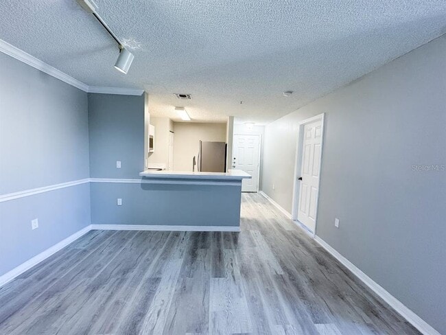 Building Photo - 1919 Summer Club Dr