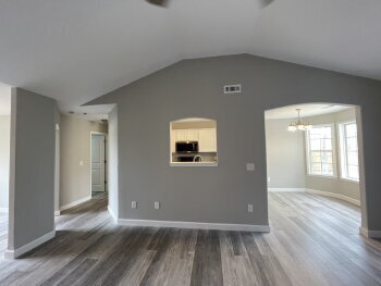 Building Photo - Spacious 3BR+ with fully fenced in backyard