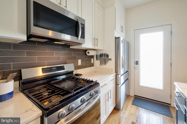 Building Photo - 1214 Linden Pl NE