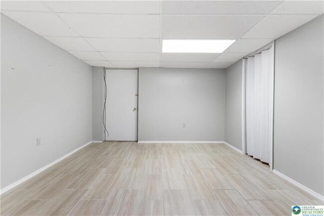 Building Photo - 1885 Redwood Dr