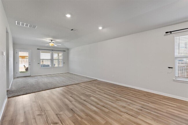 Building Photo - 504 Longmount Cv