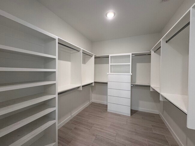 Building Photo - 417 Deer Path Lp