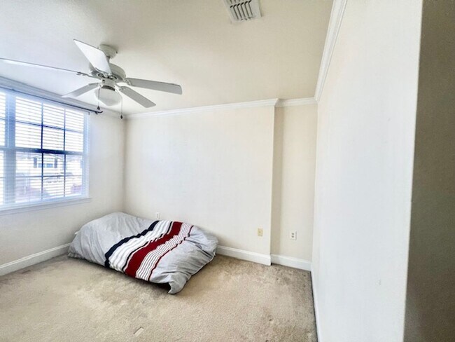 Building Photo - 558 Wingspan Way