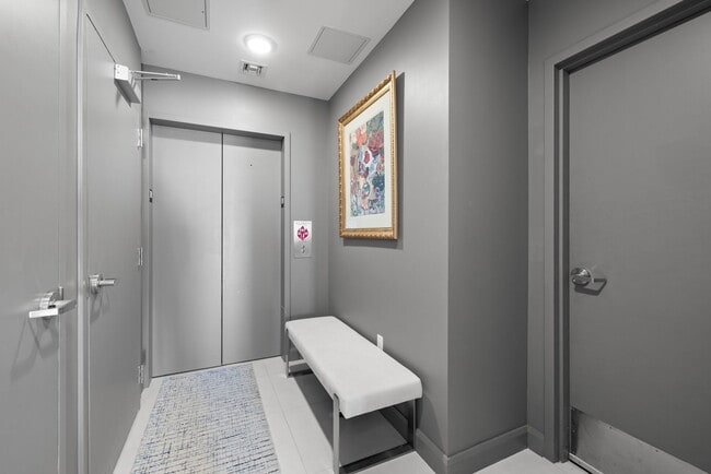 Building Photo - 2900 W Bay to Bay Blvd