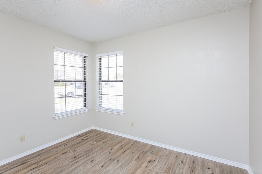 Building Photo - 8137 Camelot Rd