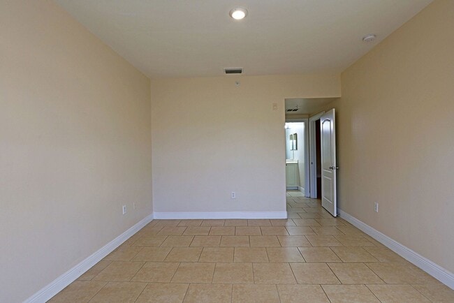 Building Photo - Villas at Venezia 4175-206