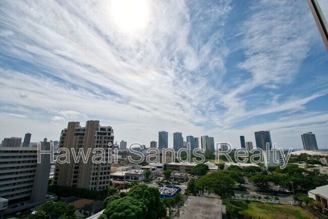 Building Photo - 1040 Kinau St