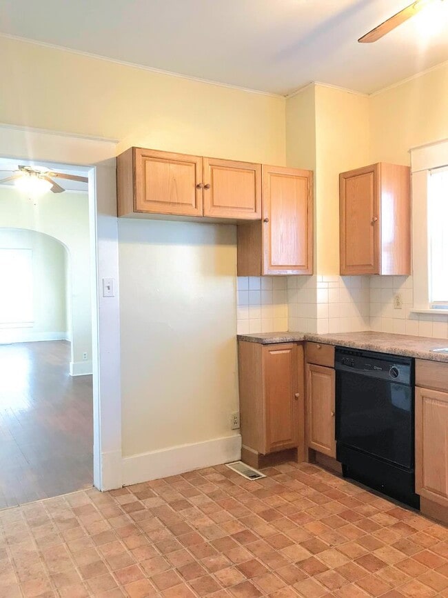 Building Photo - 2 Bedroom 1 Bath Home