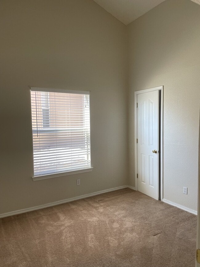 Building Photo - 4437 Loma Clara Ct