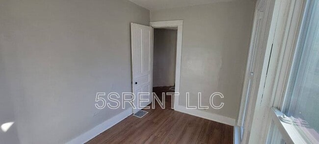 Building Photo - 534 Boone St