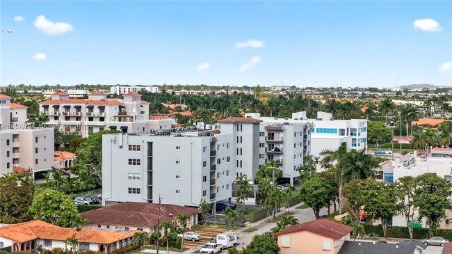 Building Photo - 900 SW 84th Ave