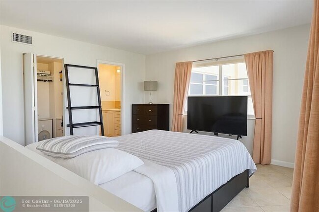 Building Photo - 6000 N Ocean Blvd