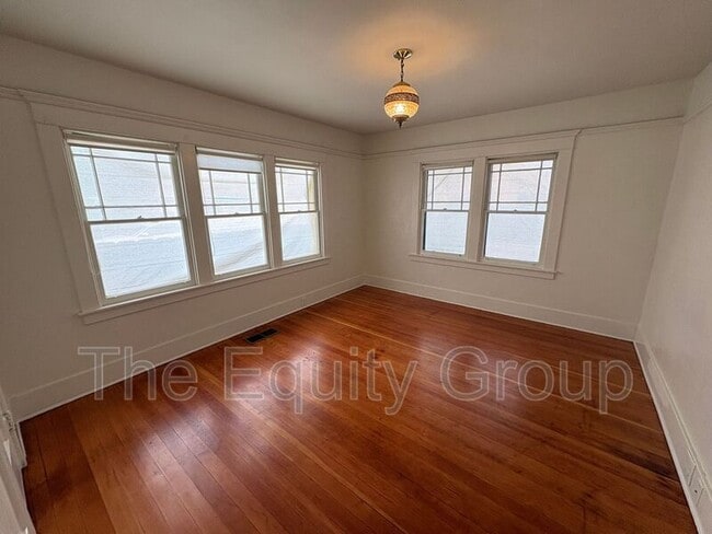 Building Photo - 1410 W Main St