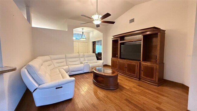 Building Photo - 175 Cloverdale Rd