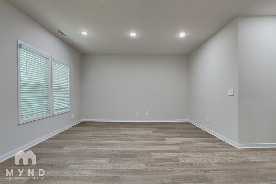 Building Photo - 521 Southland Dr