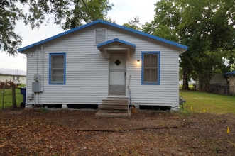 Building Photo - 1610 W Blanchard St