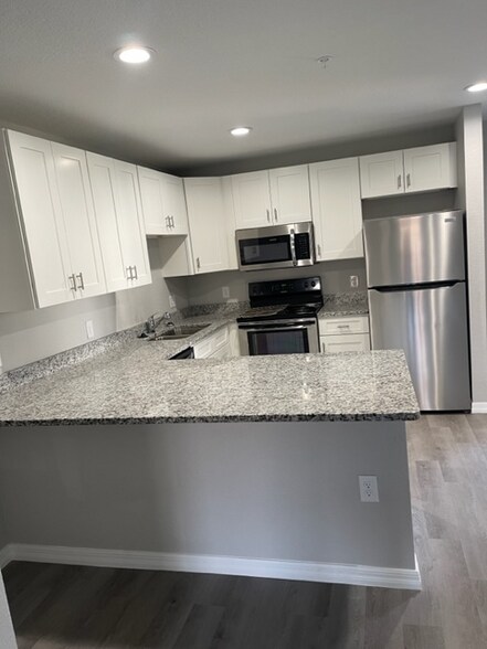 Building Photo - 1935 Ave O SW