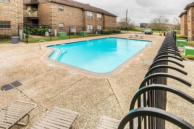 Building Photo - 3130 Walnut Bend Ln
