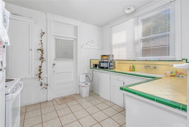 Building Photo - 119 W 21st St