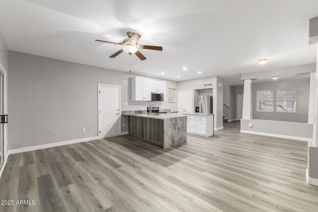 Building Photo - 3006 W Ferruccio Pl