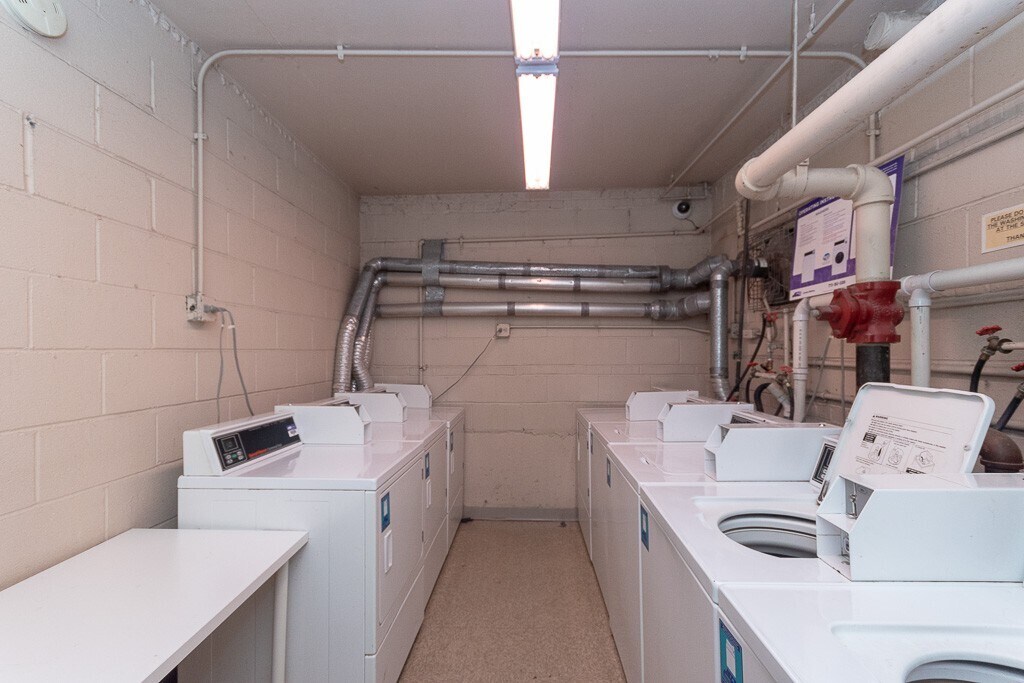 Building Photo - 659 W Wrightwood Ave