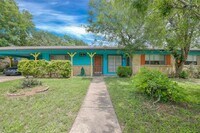Building Photo - 1504 Braes Ridge Dr